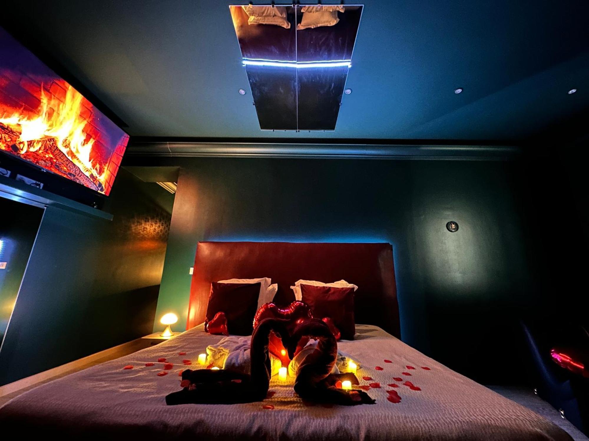 Mieuxqualhotel Jacuzzi Privatif Velvet Desire Bordeaux Dış mekan fotoğraf