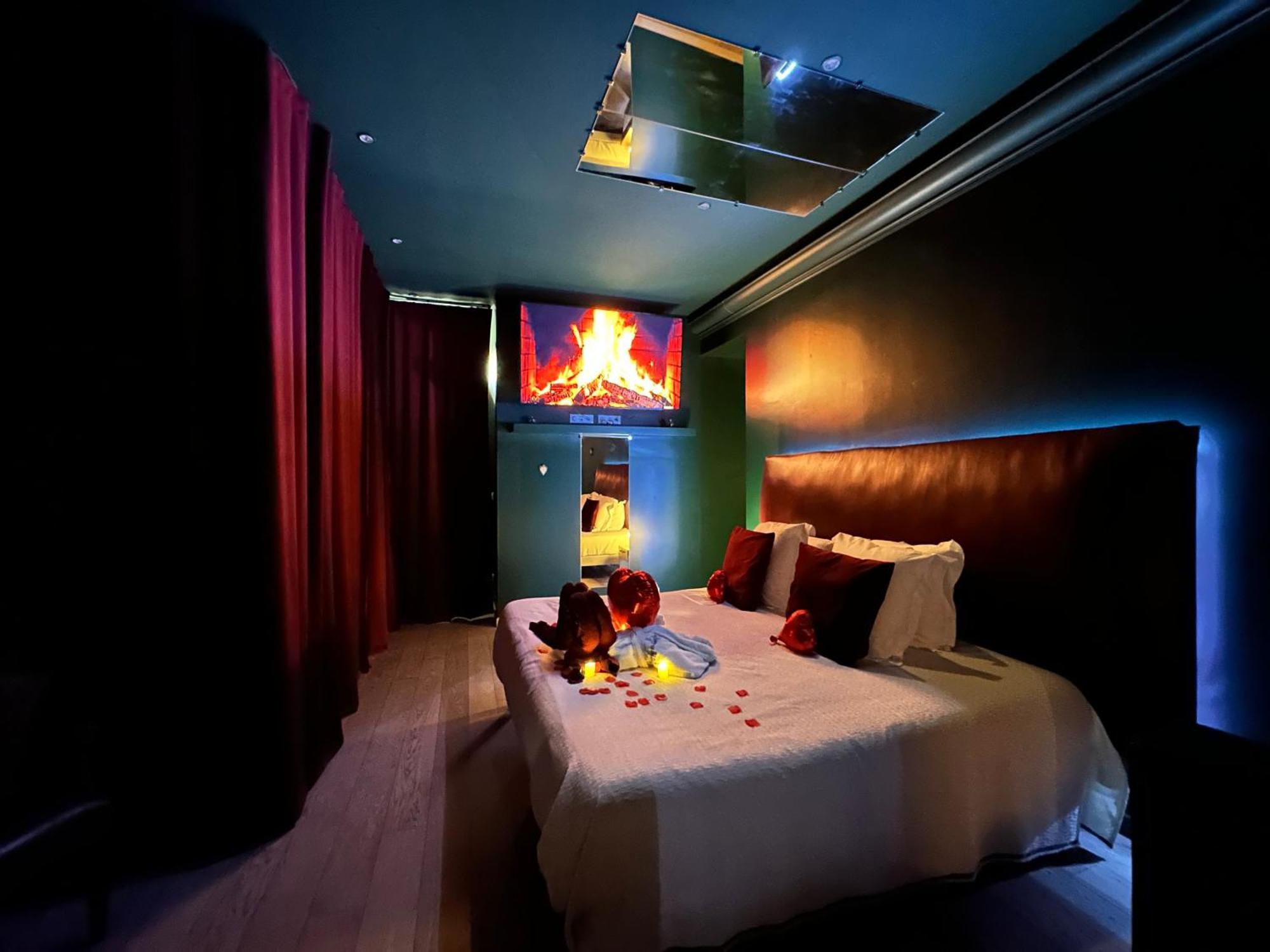 Mieuxqualhotel Jacuzzi Privatif Velvet Desire Bordeaux Dış mekan fotoğraf