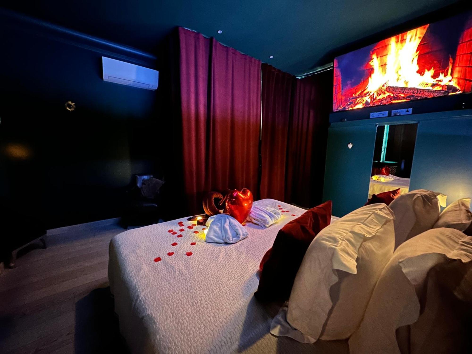 Mieuxqualhotel Jacuzzi Privatif Velvet Desire Bordeaux Dış mekan fotoğraf